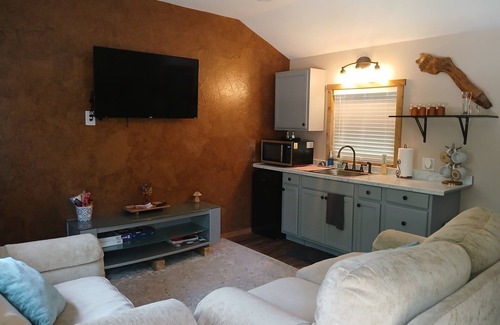 Kingston Cabina | Serene cabin with AC in charming Kingston