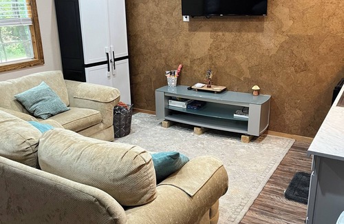 Kingston Cabina | Serene cabin with AC in charming Kingston