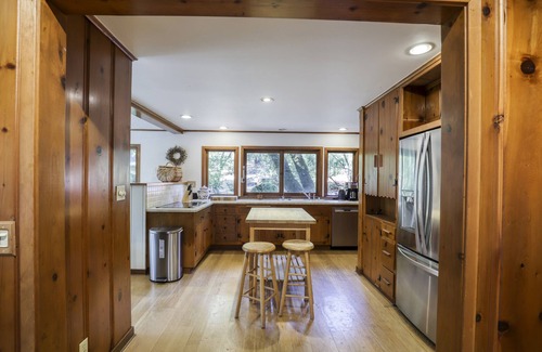 Santa Rosa Cabaña | Serene Calistoga Cottage w/ Pool & Hot tub in 9 acres of Woodland