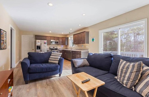 North Deering Apartamento | Serene & Charming 2BR Guest Apartment – Near Trails & Downtown Portland