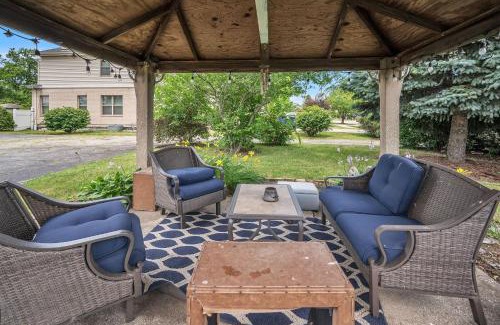 Des Plaines Casa | Serene & Charming 5BR Des Plaines Getaway home