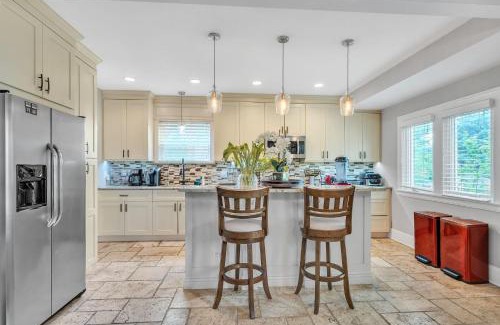 Des Plaines Casa | Serene & Charming 5BR Des Plaines Getaway home
