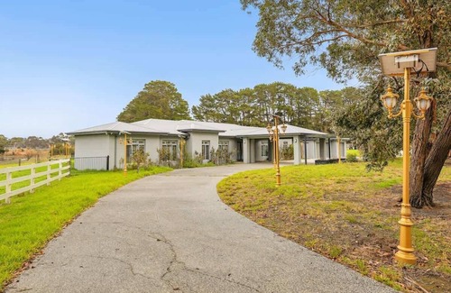 Hastings Casa | Serene Coastal Retreat in Hastings w pool
