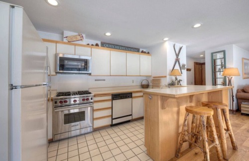 Olympic Valley Condominio | Squaw Summer Condo w / VIEWS | Caminar al pueblo