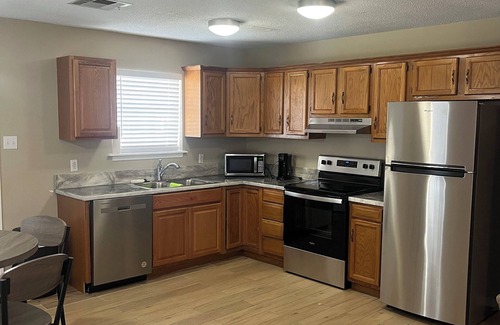 Prien Apartamento | Serene corporate apartment with AC in Lake Charles close to casinos and plants.