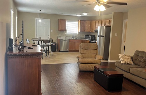 Prien Apartamento | Serene corporate apartment with AC in Lake Charles close to casinos and plants.