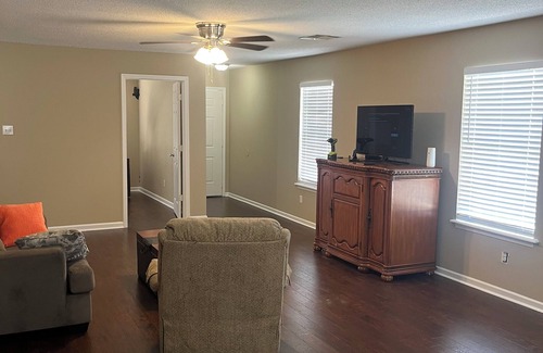 Prien Apartamento | Serene corporate apartment with AC in Lake Charles close to casinos and plants.