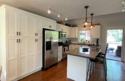 Lindell Beach Cabaña | Serene Cottage by the Creek