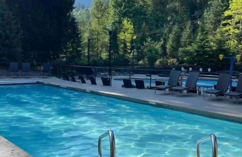 Lindell Beach Cabaña | Serene Cottage by the Creek