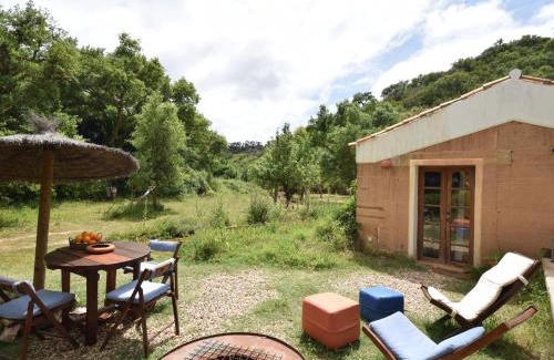 Troviscais Casa | Serene Cottage in S o Lu s with Barbecue