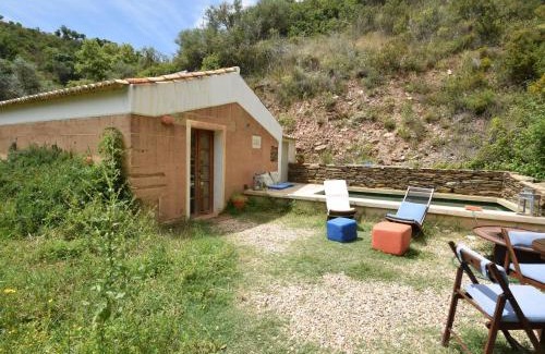 Troviscais Casa | Serene Cottage in S o Lu s with Barbecue
