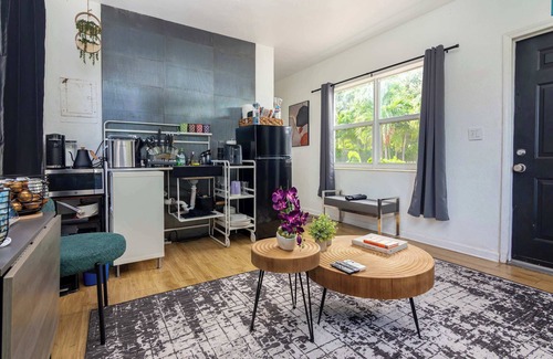 Northeast Miami Villa | Serene Cottage Retreat | Ideal for Couples & Solo Travelers