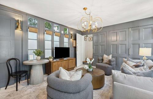 Cannonborough Elliotborough Villa | Serene Cottage with Beautiful Garden and Heated Pool
