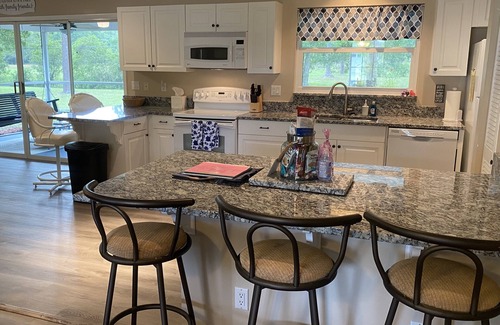 Vero Beach Casa | Serene and cozy 3 BR, 2 BA home, King Suite, DOGS WELCOME. Back porch w swing