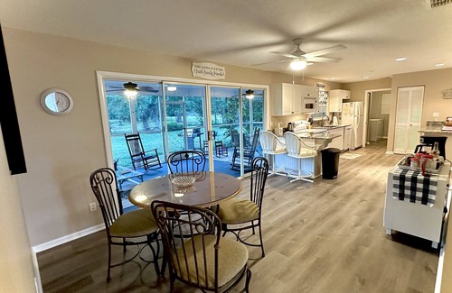 Vero Beach Casa | Serene and cozy 3 BR, 2 BA home, King Suite, DOGS WELCOME. Back porch w swing
