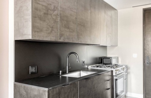 Palms Apartamento | Serene Culver City 2BR w/ Roof, walkable neighborhood, by Blueground