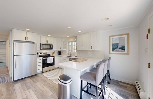 Katama Casa | Serene Dog Friendly Island Retreat with A/C and Washer/Dryer