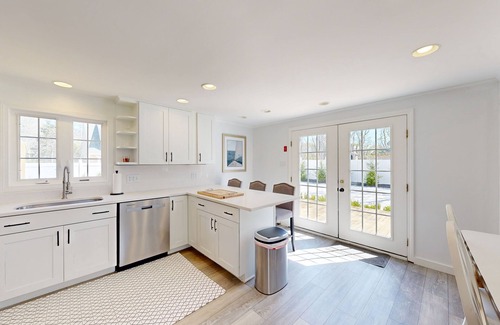 Katama Casa | Serene Dog Friendly Island Retreat with A/C and Washer/Dryer