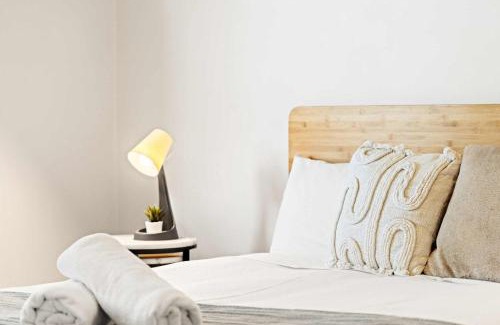 Sydney Casa | Serene Double Room - Cozy hideaway in South Hurstville - Shared Bathroom