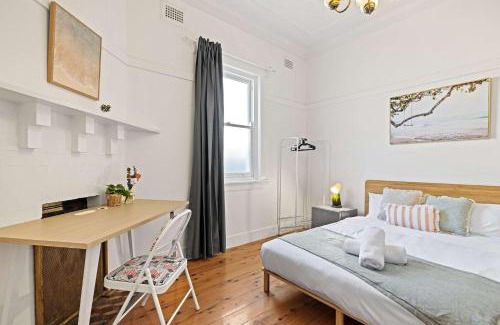 Sydney Casa | Serene Double Room - Cozy hideaway in South Hurstville - Shared Bathroom