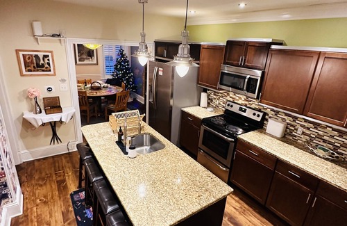 West Chester Casa | Serene Downtown Luxury Retreat, Hot Tub, Garden, High-end Hospitality
