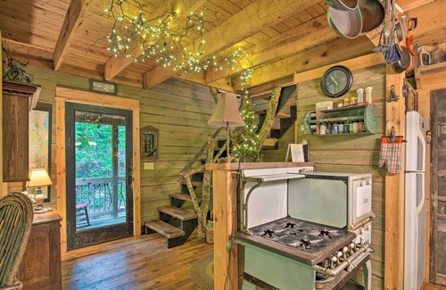 Chatsworth Cabina | Serene 'Falls View' Cabin w/ Grill & Views!