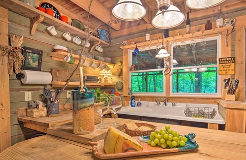 Chatsworth Cabina | Serene 'Falls View' Cabin w/ Grill & Views!