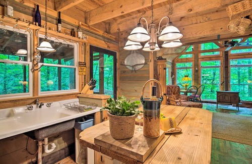 Chatsworth Cabina | Serene 'Falls View' Cabin w/ Grill & Views!