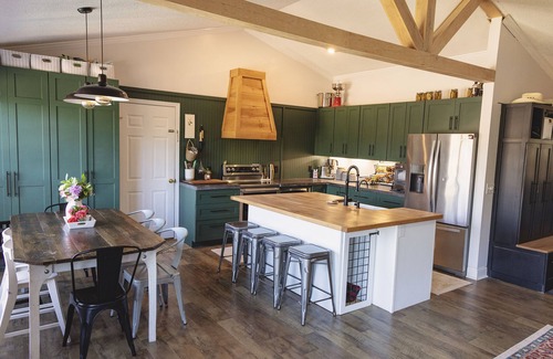 West End Casa | Serene Farm cottage on 2acres. Minutes from golf courses/dining/shopping W/ pool