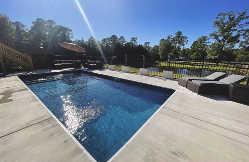 West End Casa | Serene Farm cottage on 2acres. Minutes from golf courses/dining/shopping W/ pool