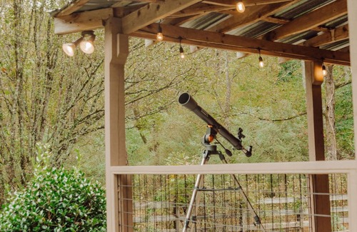 Dahlonega Cabina | Serene Farmhouse in Dahlonega on 5 acres W/Historic Indian Cabin & Creek.