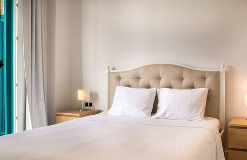 Kusadasi City Centre Apartamento | Serene Flat w Sea and Nature View in Kusadasi