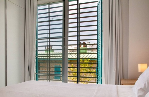 Kusadasi City Centre Apartamento | Serene Flat w Sea and Nature View in Kusadasi