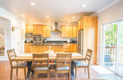 Meadow Lakes Casa | Serene Four Bedroom Lakefront Home