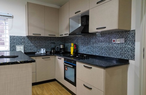 Accra Casa | Serene Gated 7-Guest Townhome with gym