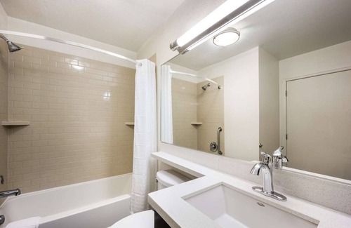 Baymeadows Complejo | Serene Getaway in Jacksonville! Fully-equipped Kitchen, Pet-friendly Property!