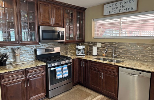 Steele Creek Casa | Serene Getaway with Hot Tub, Sauna, Firepit, Kayaks, Pontoon & Jet Ski Rentals!