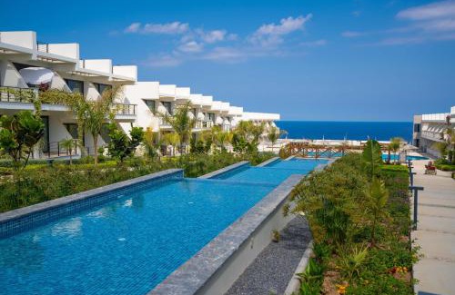 Esentepe Apartamento | Serene Getaway with pool view