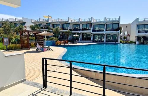 Esentepe Apartamento | Serene Getaway with pool view