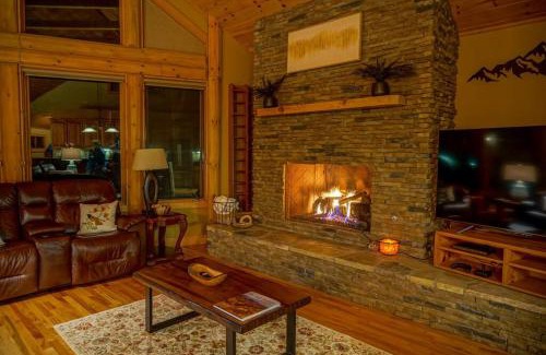 Maggie Valley Casa | Serene Green - Fire Pit, Hot Tub, Grill, Big Deck
