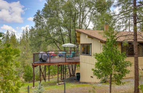 Groveland Casa | Serene Groveland Cabin Rental Near Yosemite!