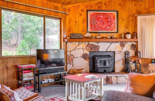 Groveland Casa | Serene Groveland Cabin Rental Near Yosemite!
