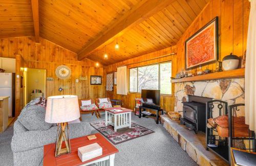 Groveland Casa | Serene Groveland Cabin Rental Near Yosemite!