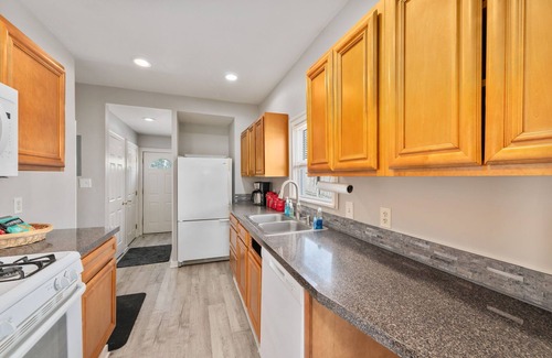Rockhill Manor Casa | Serene Haven Retreat 2BR 1BTH in Holmes Rd KCMO