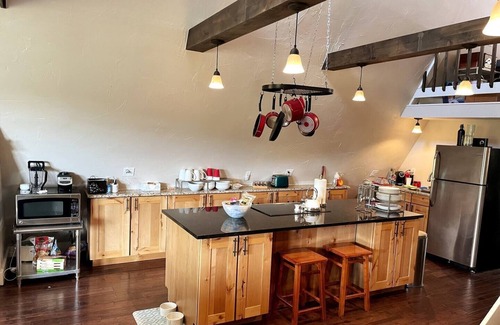 Saint Mary's Cabina | Serene High-Country Mountain Winter Getaway w/ Hot Tub