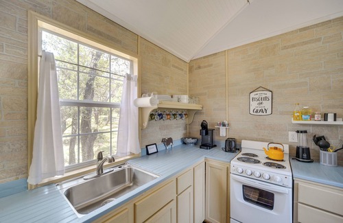 Fredericksburg Cabina | Serene Hill Country Couple's Retreat Near Wineries