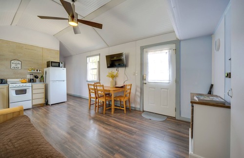 Fredericksburg Cabina | Serene Hill Country Couple's Retreat Near Wineries