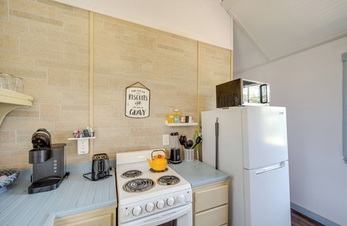 Fredericksburg Cabina | Serene Hill Country Couple's Retreat Near Wineries