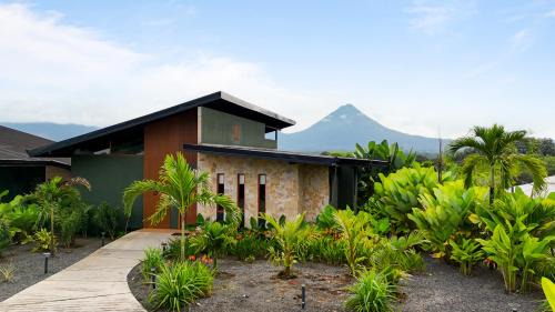 Monterrey Cabina | Serene Hills