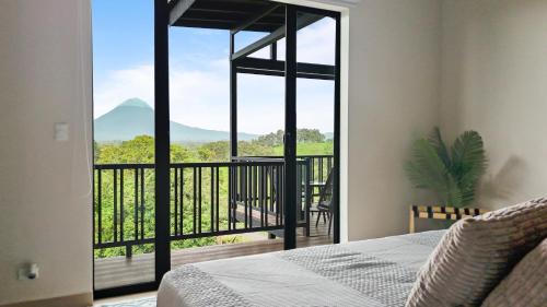 Monterrey Cabina | Serene Hills